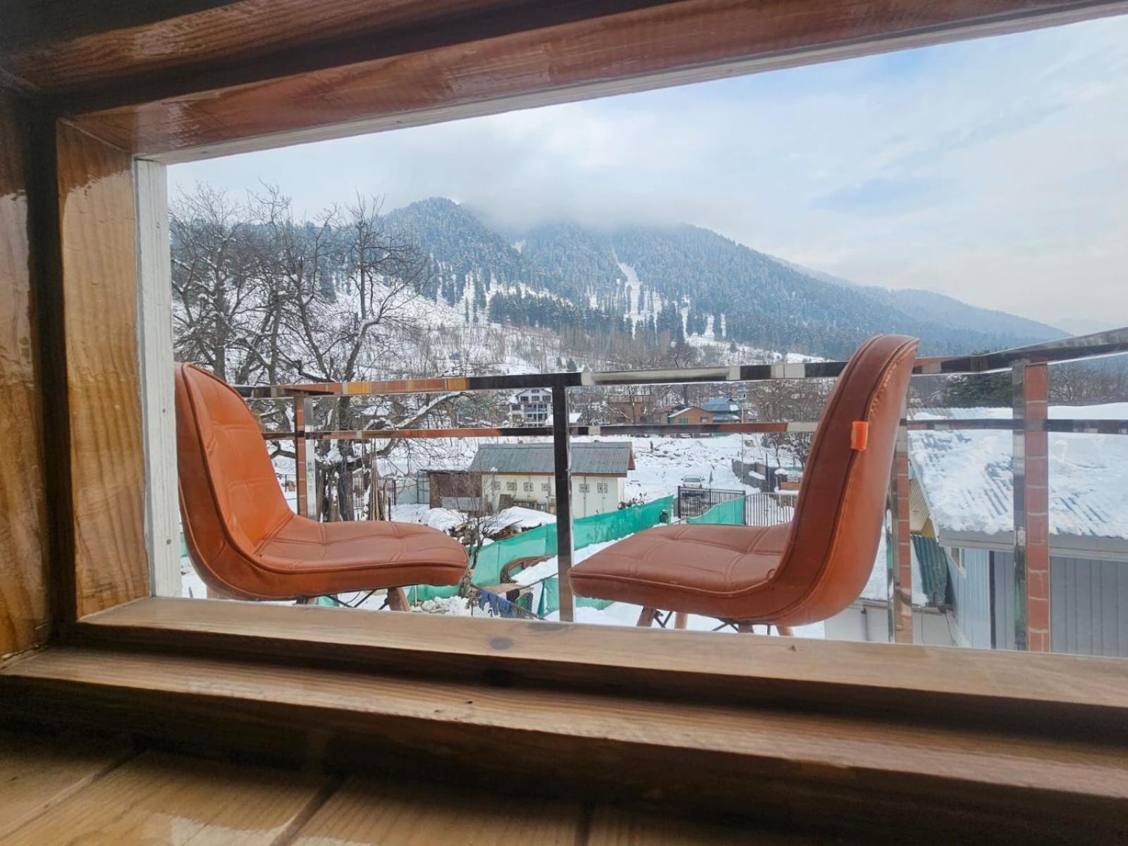 Delta View Hotel ปาฮาลกัม ภายนอก รูปภาพ